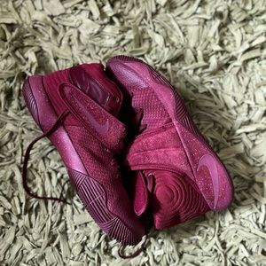 Nike Kyrie 2 Velvet! 9/10 condition. Grip still perfect